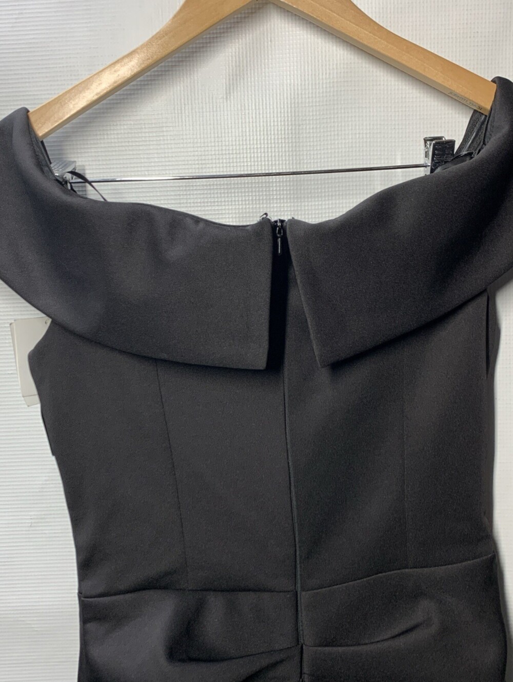 Xscape Women's Off-The-Shoulder Scuba Crepe Evening Cocktail Dress Size 8 Black - Picture 6 of 9